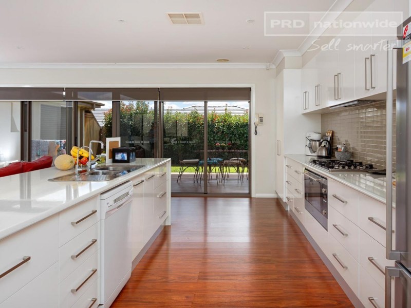 2 Fisher Place, Lloyd NSW 2650