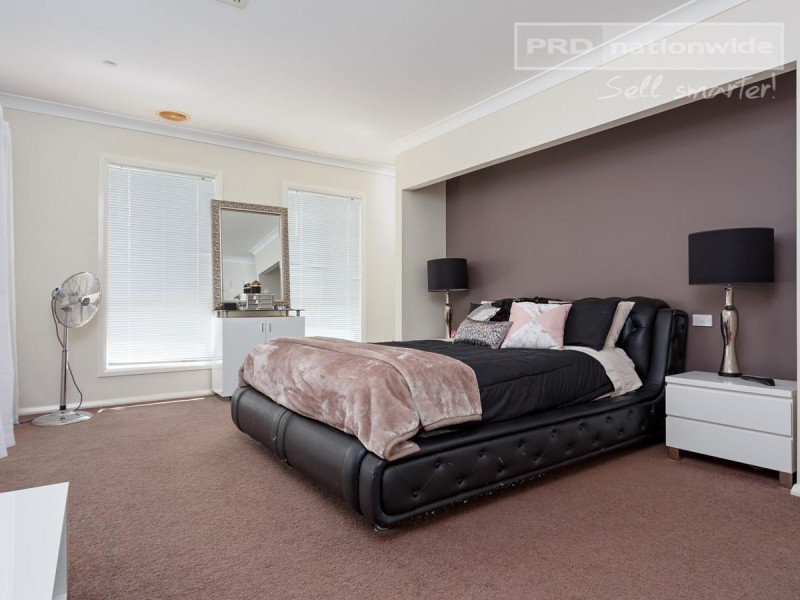 2 Fisher Place, Lloyd NSW 2650