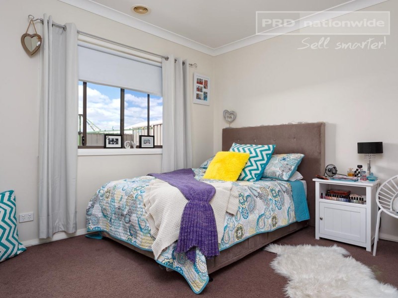 2 Fisher Place, Lloyd NSW 2650