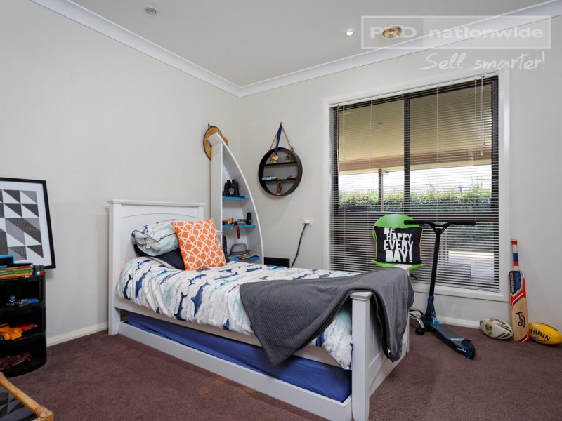 2 Fisher Place, Lloyd NSW 2650