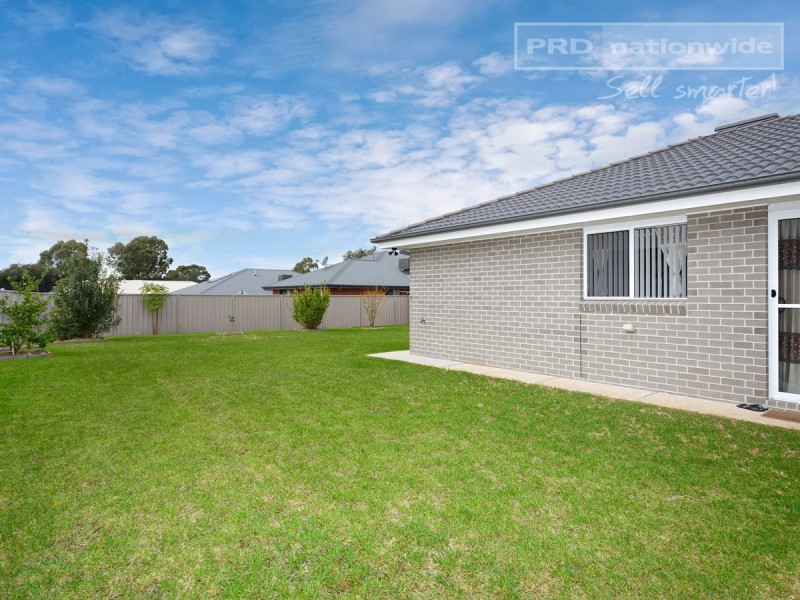 64 Messenger Avenue, Boorooma NSW 2650