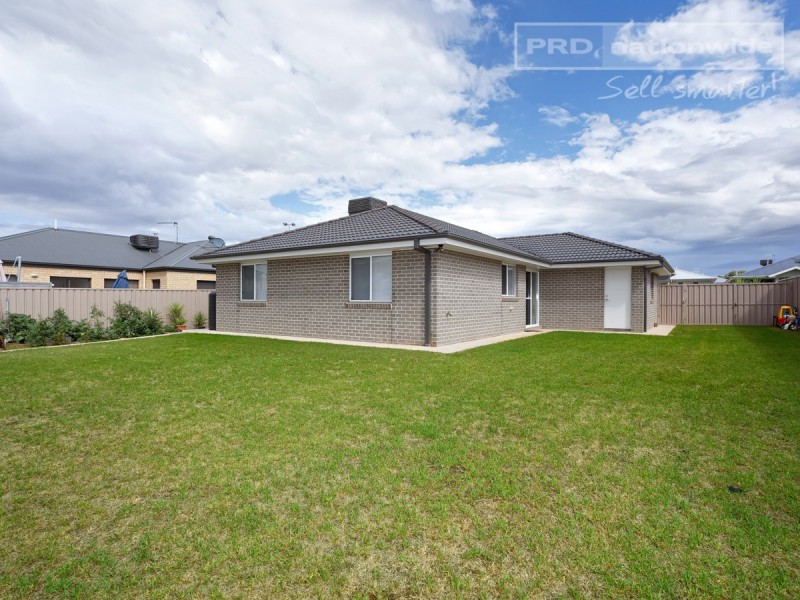 64 Messenger Avenue, Boorooma NSW 2650