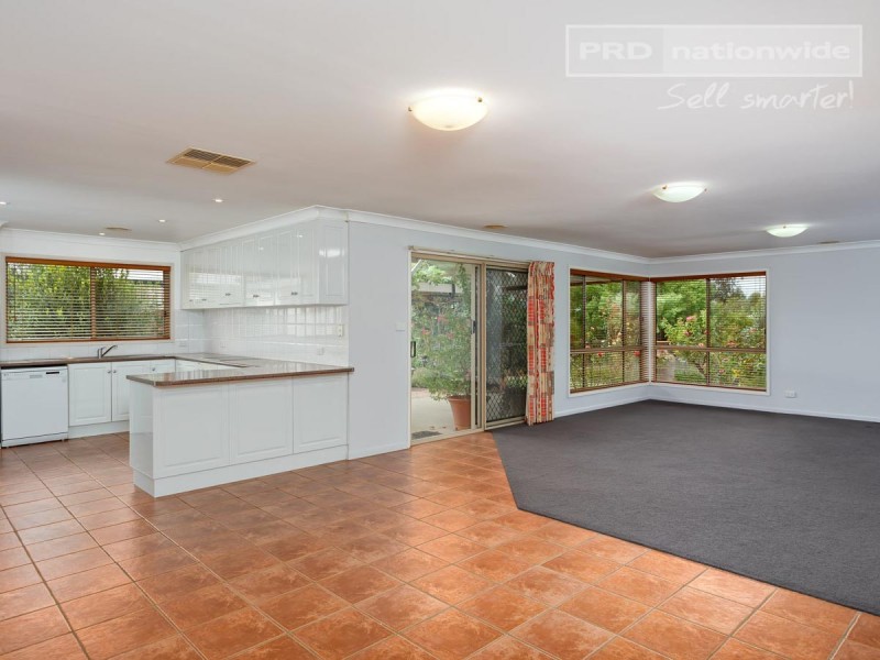 4 Talbot Place, Tatton NSW 2650