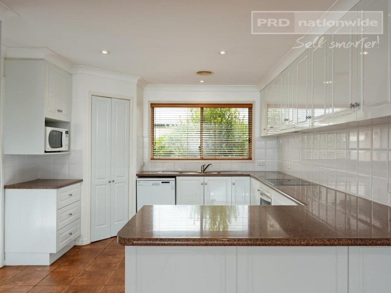 4 Talbot Place, Tatton NSW 2650