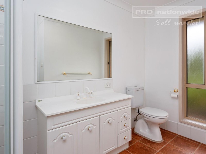 4 Talbot Place, Tatton NSW 2650
