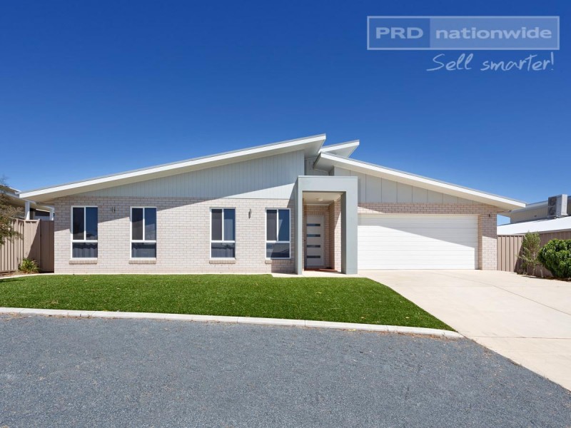 2 Park Place, Lloyd NSW 2650