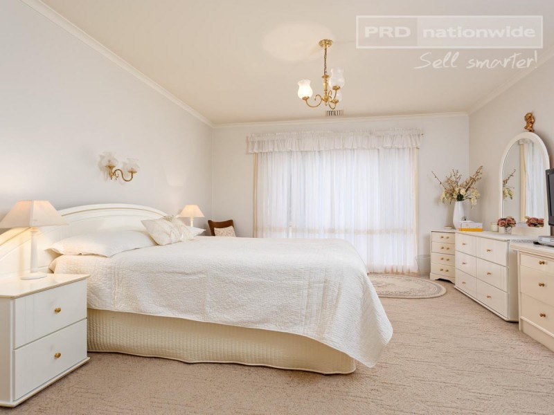 5 Wandoo Place, Bourkelands NSW 2650