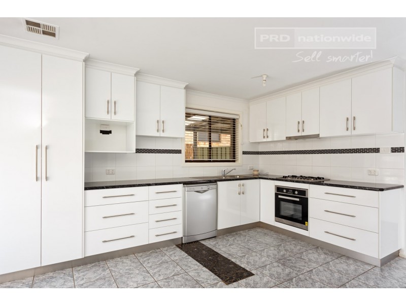 17 Dove Street, Mount Austin NSW 2650