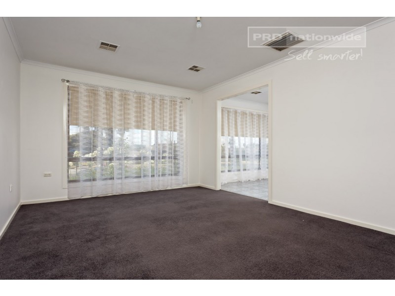 17 Dove Street, Mount Austin NSW 2650