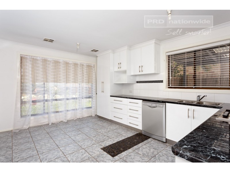 17 Dove Street, Mount Austin NSW 2650