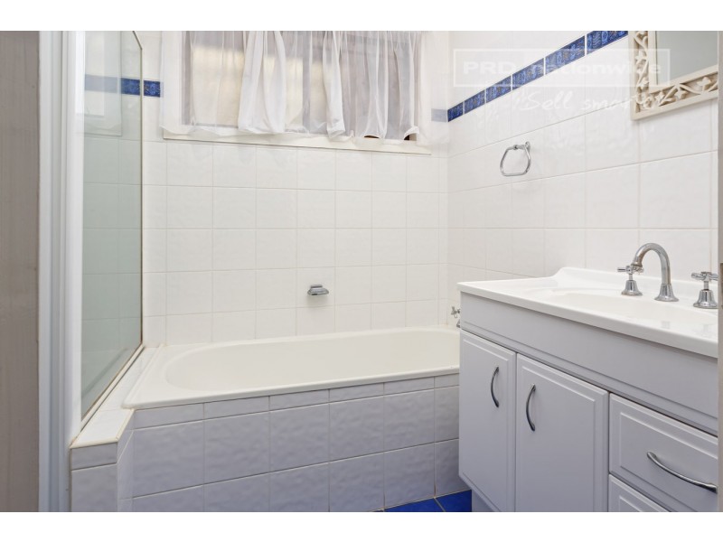 17 Dove Street, Mount Austin NSW 2650