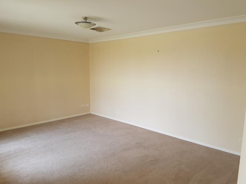 35 Paldi Crescent, Glenfield Park NSW 2650