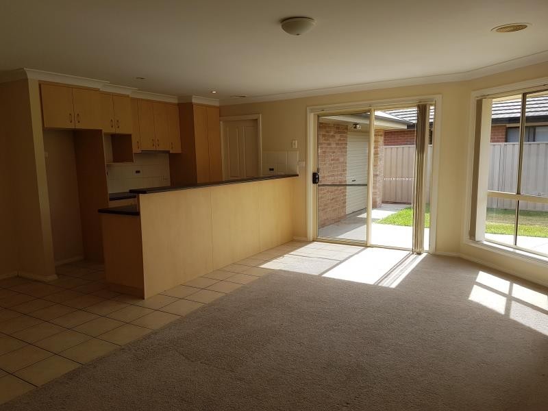 35 Paldi Crescent, Glenfield Park NSW 2650