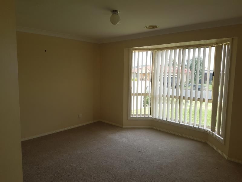 35 Paldi Crescent, Glenfield Park NSW 2650