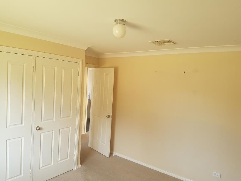 35 Paldi Crescent, Glenfield Park NSW 2650