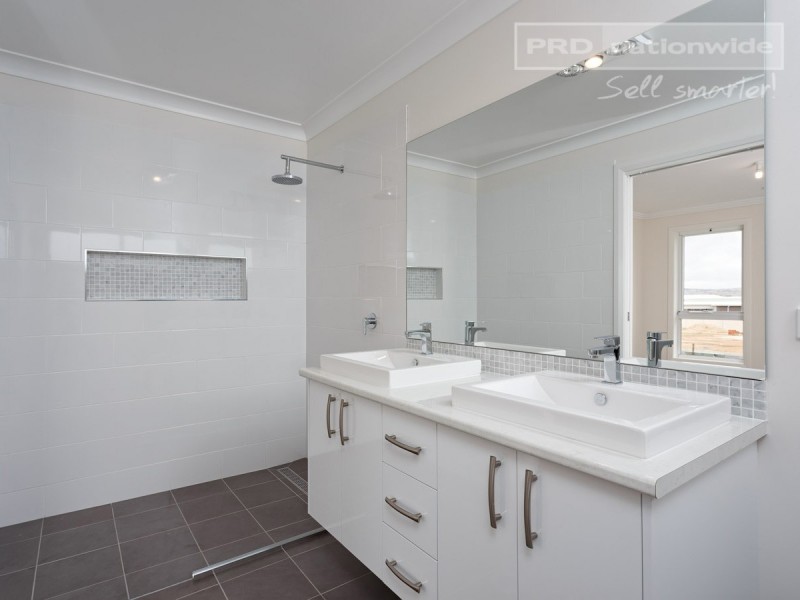 75 Barmedman Ave, Gobbagombalin NSW 2650
