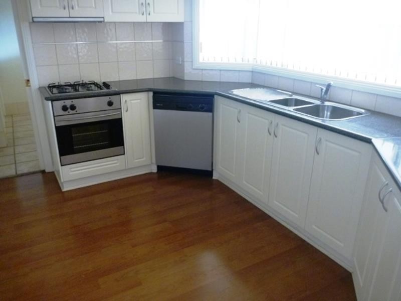 2/21 Yentoo Drive, Glenfield Park NSW 2650