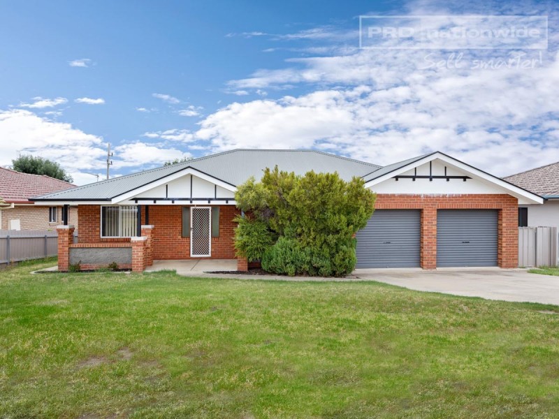 11 Nathan Place, Kooringal NSW 2650