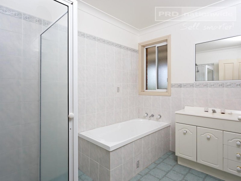 11 Nathan Place, Kooringal NSW 2650