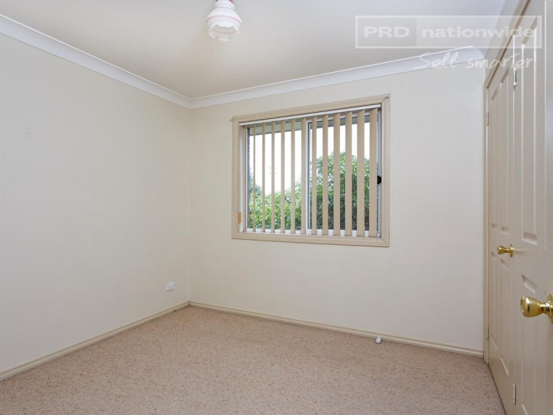 11 Nathan Place, Kooringal NSW 2650