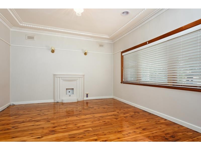24 Mair Street, Turvey Park NSW 2650