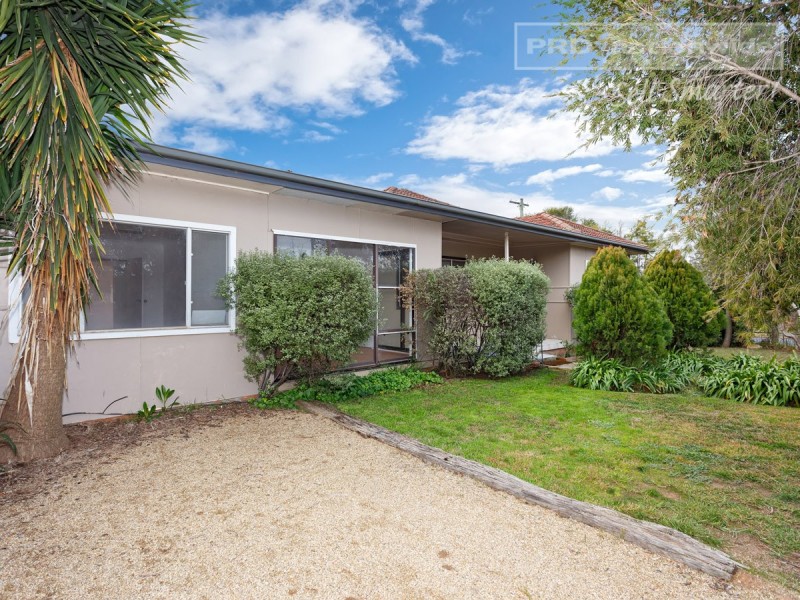 6 Montgomery Street, Ashmont NSW 2650