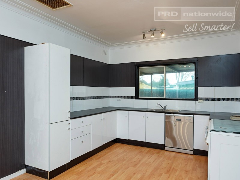 6 Montgomery Street, Ashmont NSW 2650