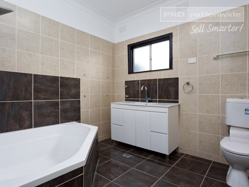 6 Montgomery Street, Ashmont NSW 2650
