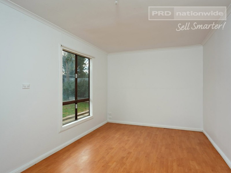6 Montgomery Street, Ashmont NSW 2650