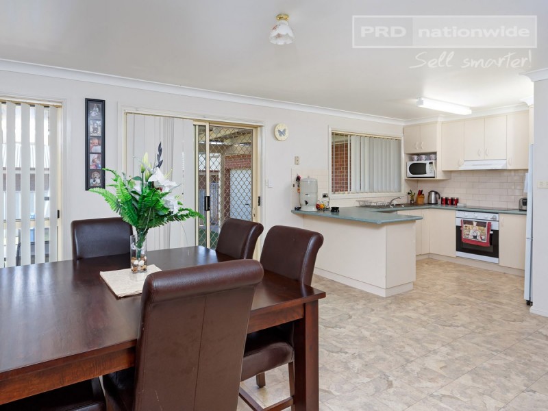 24 Paldi Crescent, Glenfield Park NSW 2650