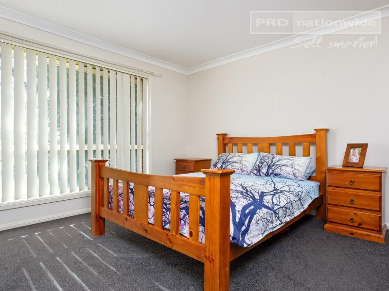 24 Paldi Crescent, Glenfield Park NSW 2650