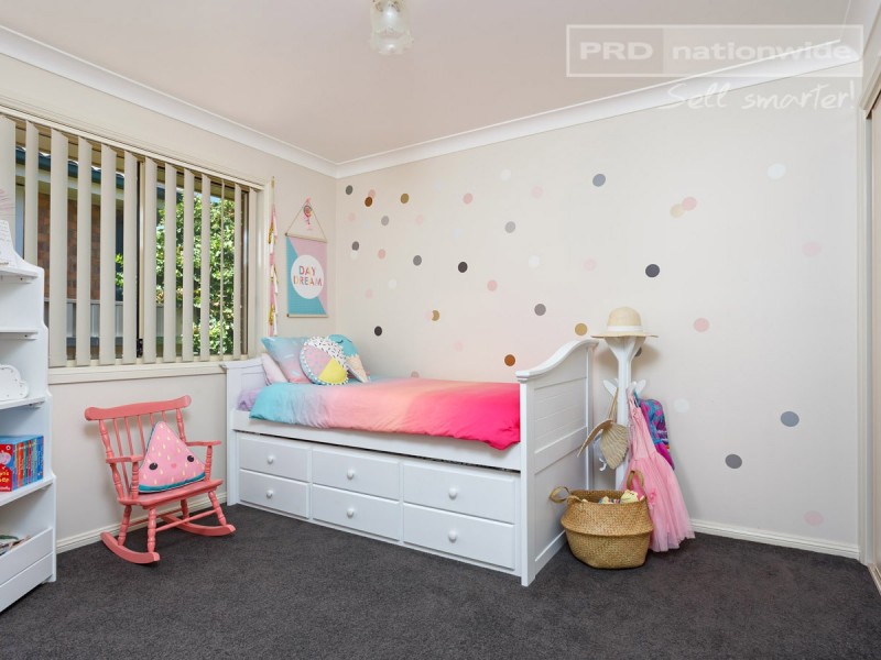 24 Paldi Crescent, Glenfield Park NSW 2650