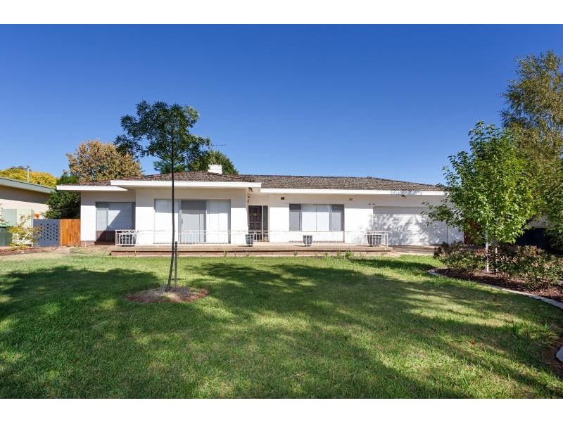22 Dalkeith Avenue, Lake Albert NSW 2650