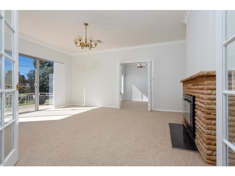 22 Dalkeith Avenue, Lake Albert NSW 2650