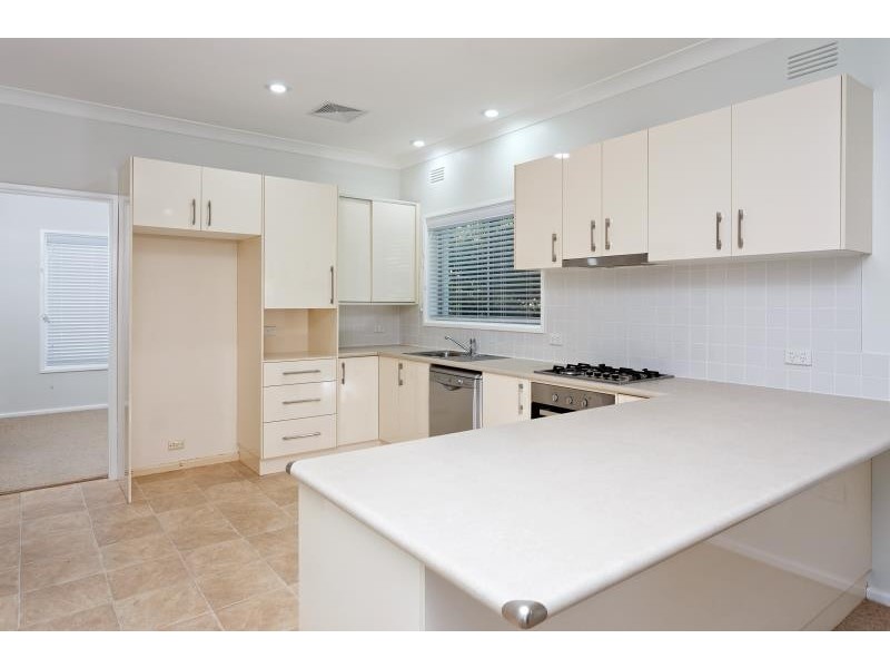 22 Dalkeith Avenue, Lake Albert NSW 2650