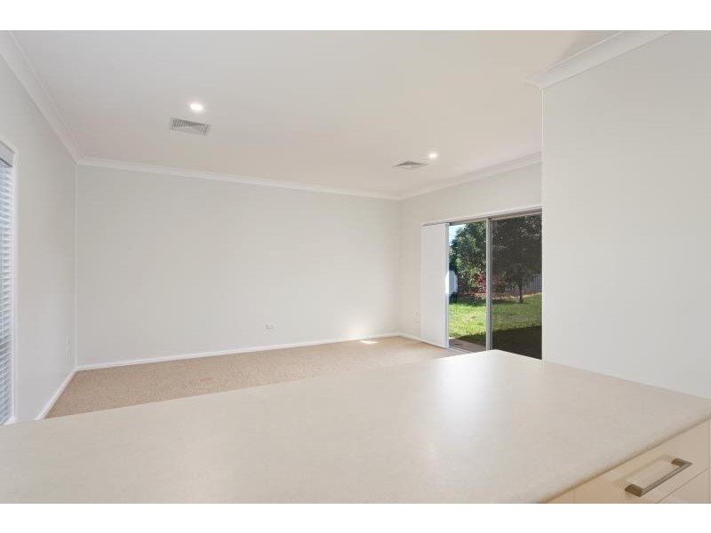 22 Dalkeith Avenue, Lake Albert NSW 2650