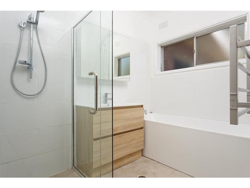 22 Dalkeith Avenue, Lake Albert NSW 2650