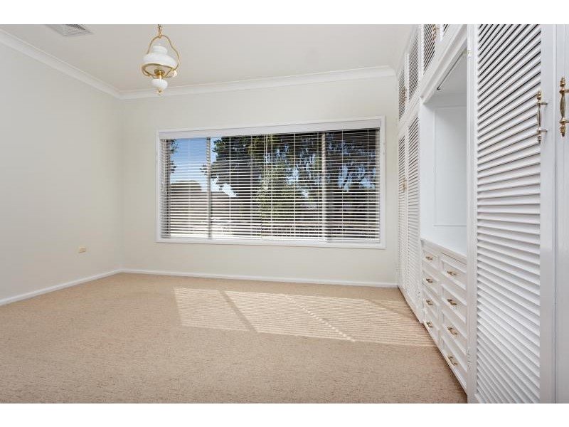 22 Dalkeith Avenue, Lake Albert NSW 2650