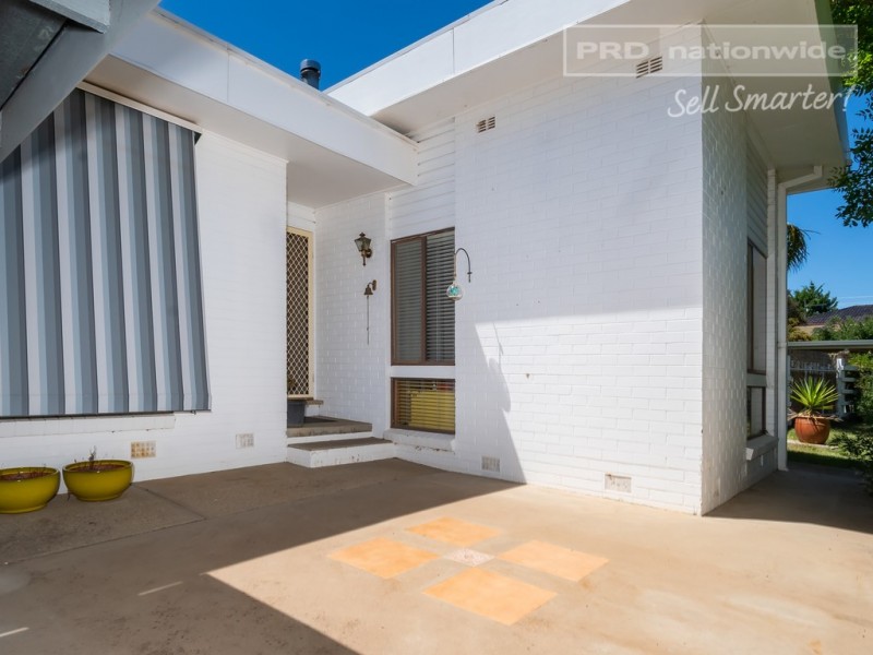 3 Falcon Place, Kooringal NSW 2650