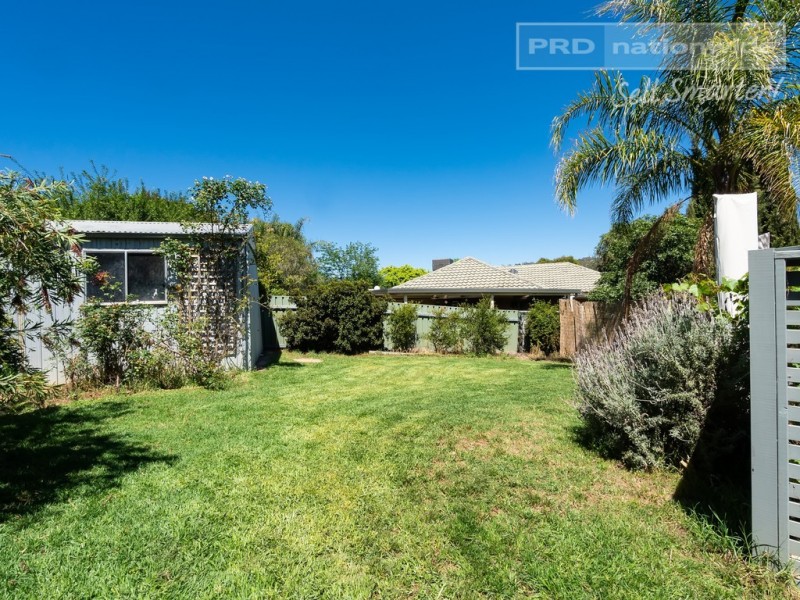 3 Falcon Place, Kooringal NSW 2650