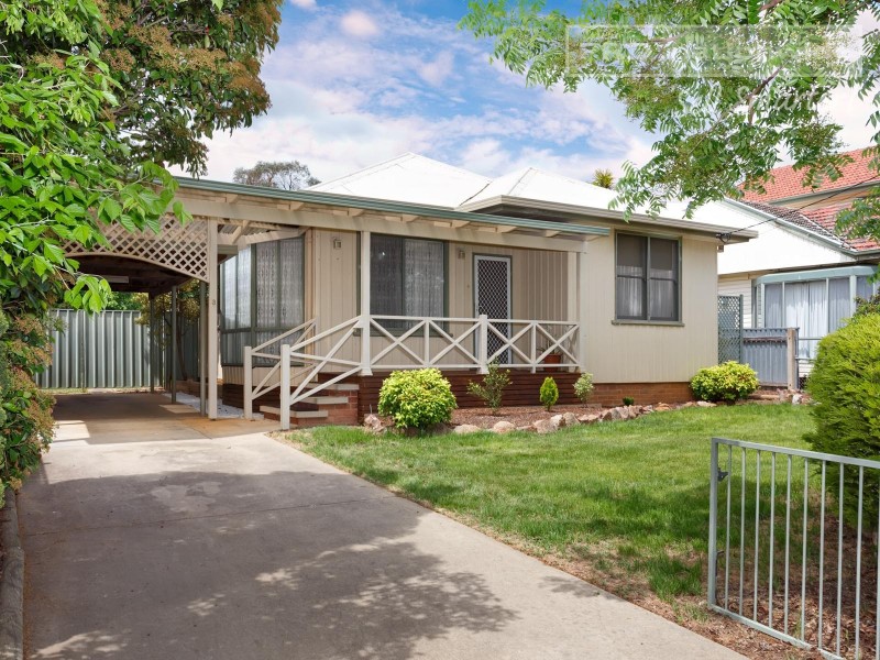 3 Essex Road, Mount Austin NSW 2650