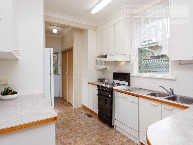 3 Essex Road, Mount Austin NSW 2650