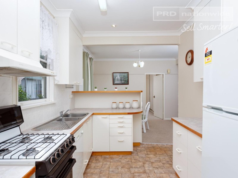 3 Essex Road, Mount Austin NSW 2650
