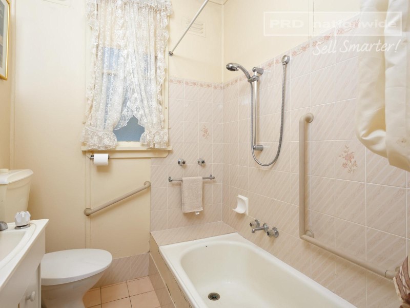 3 Essex Road, Mount Austin NSW 2650