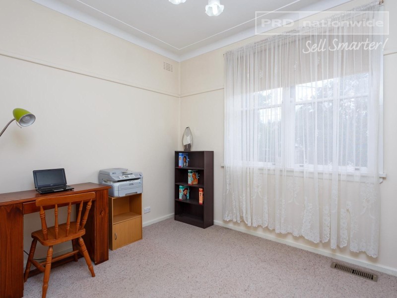 3 Essex Road, Mount Austin NSW 2650