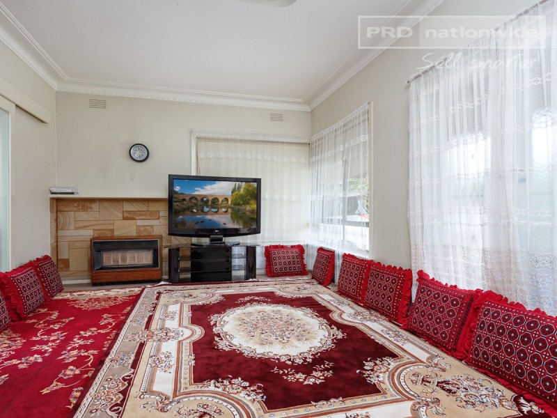 1 Mathoura Avenue, Mount Austin NSW 2650