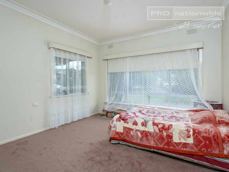 1 Mathoura Avenue, Mount Austin NSW 2650