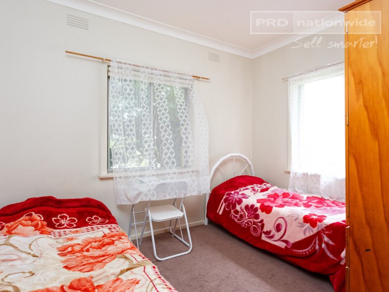 1 Mathoura Avenue, Mount Austin NSW 2650