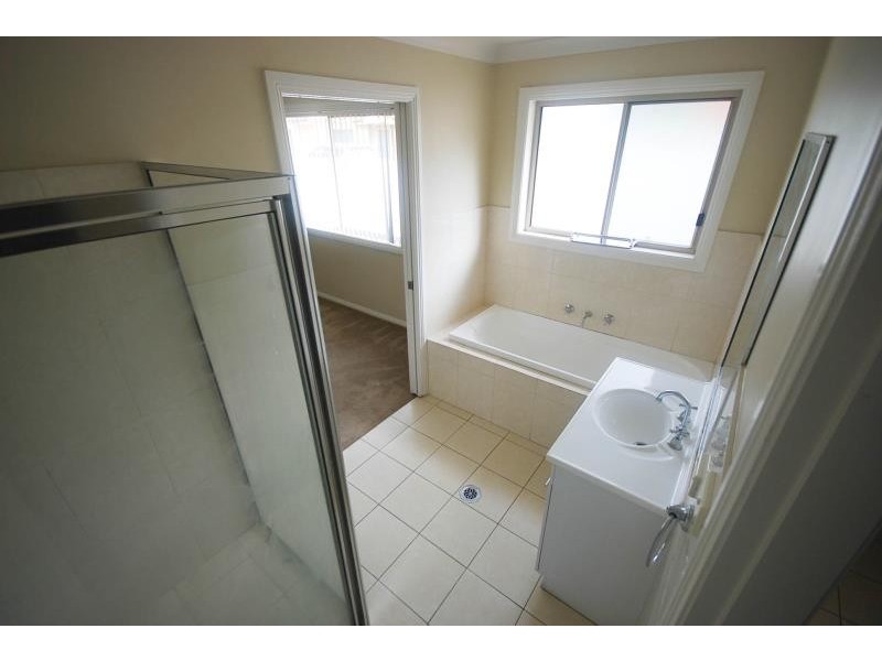 1/6 Kimberley Drive, Tatton NSW 2650