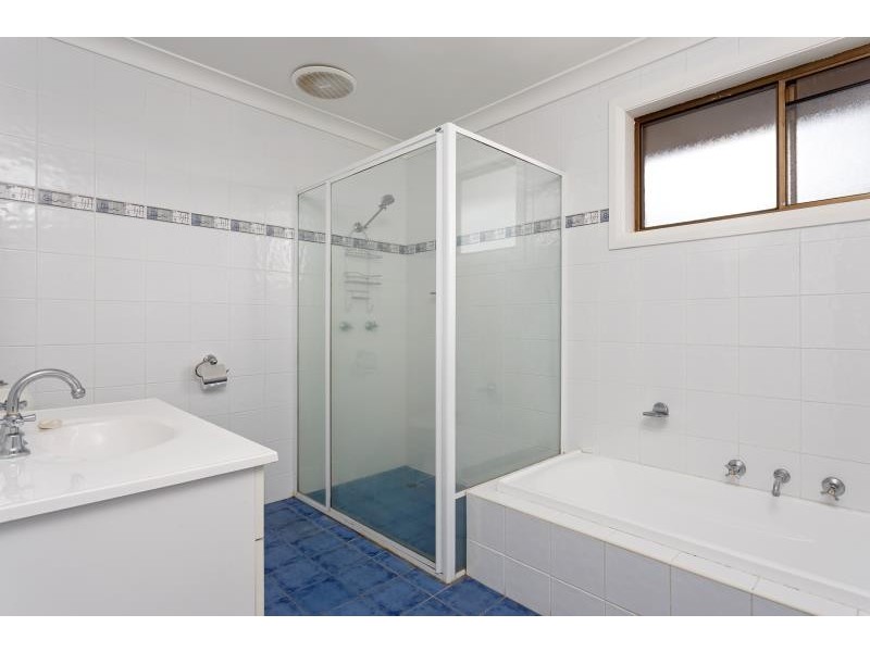 2 Wren Street, Mount Austin NSW 2650